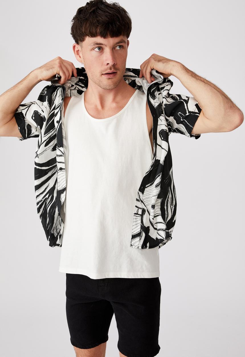 Cotton On - Short sleeve resort shirt - black oversketch floral