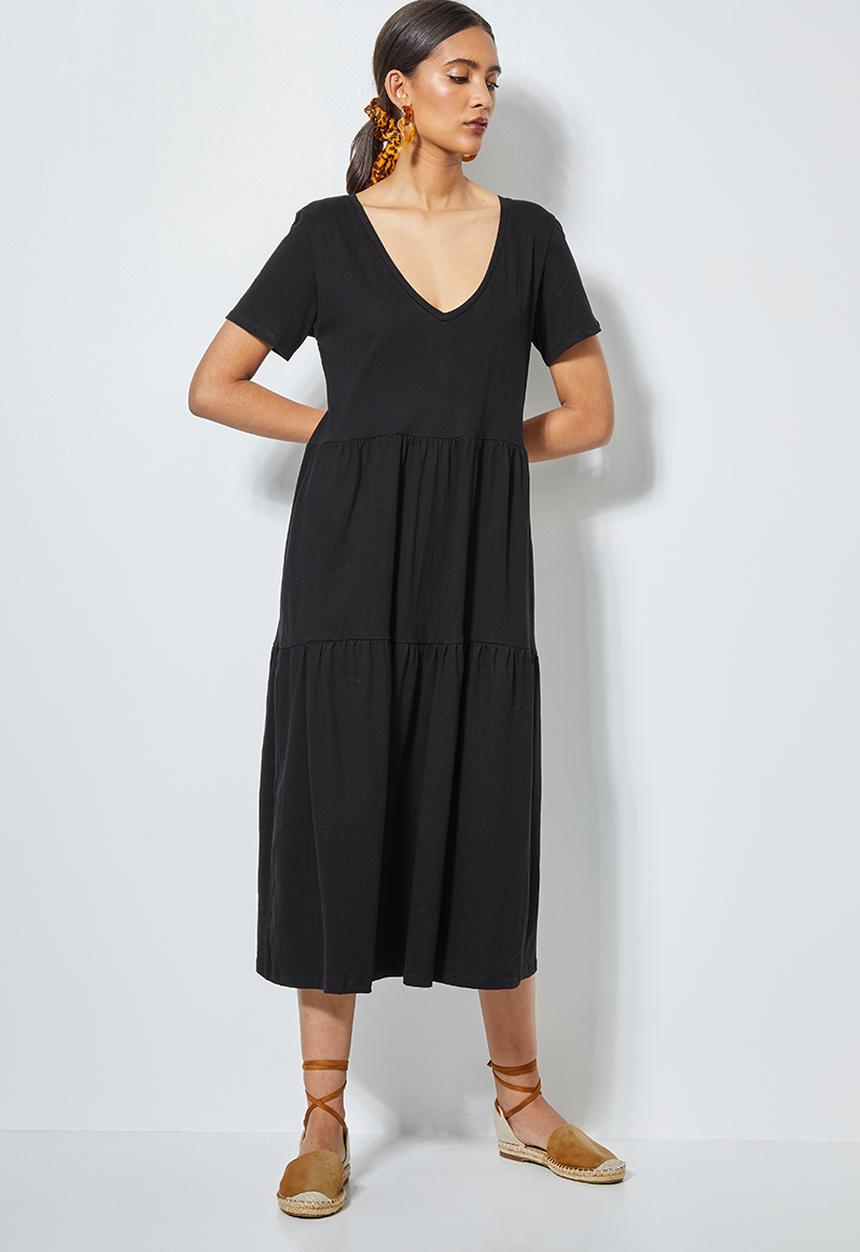 Superbalist - V-neck tiered dress - black