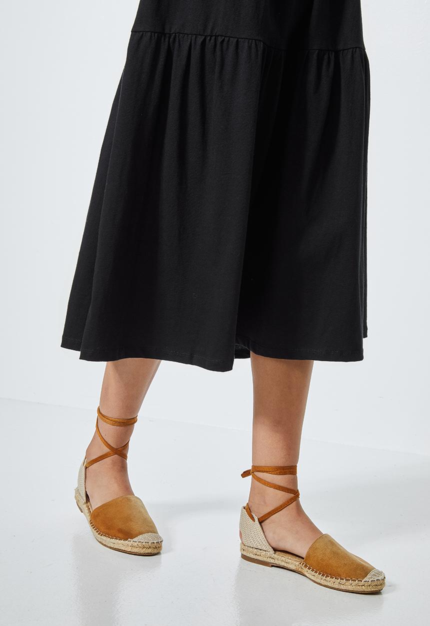 Superbalist - V-neck tiered dress - black