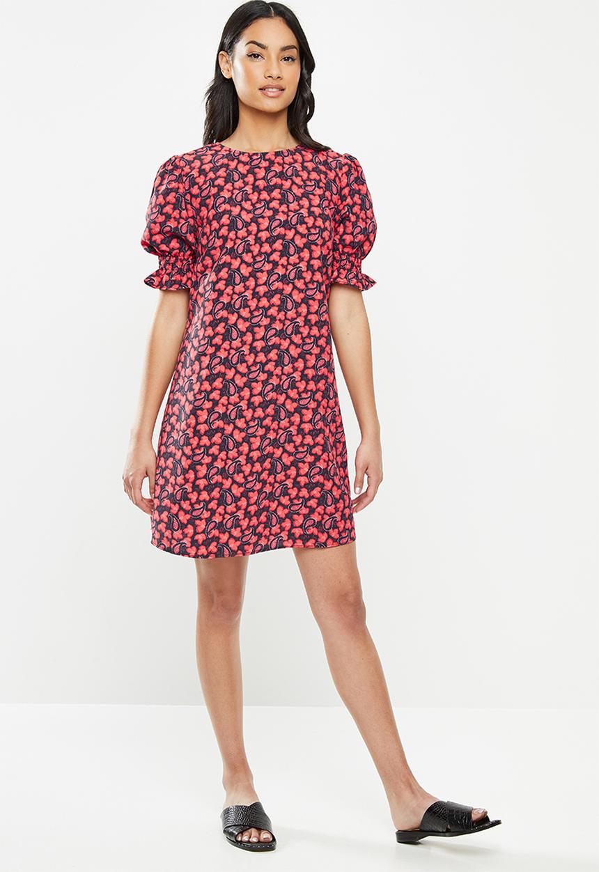 Glamorous - Petite Paisley puff sleeve dress - red 