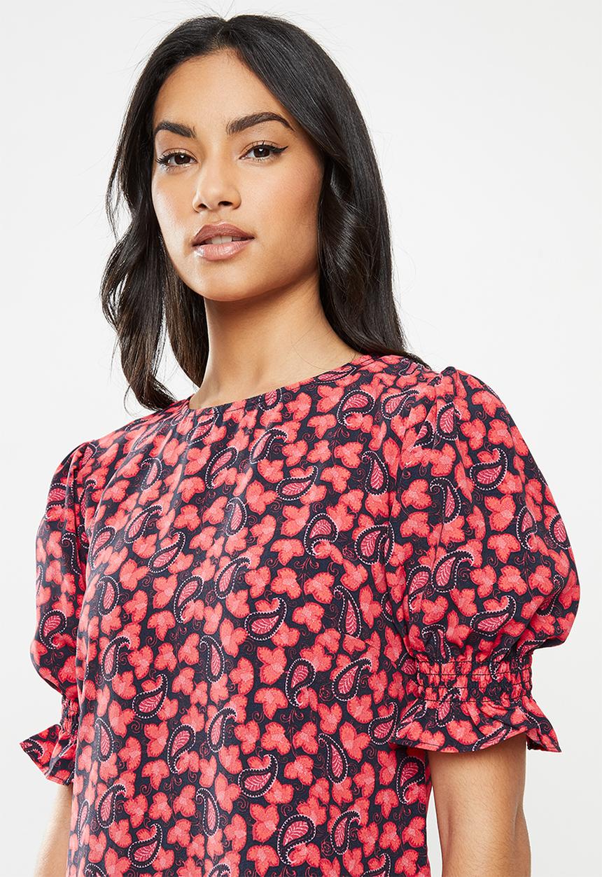 Glamorous - Petite Paisley puff sleeve dress - red 