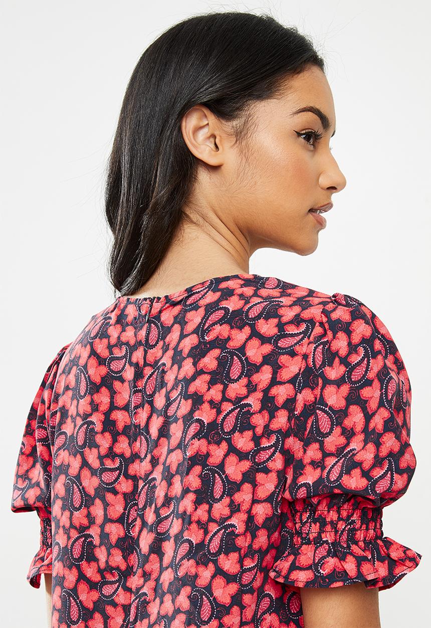 Glamorous - Petite Paisley puff sleeve dress - red 