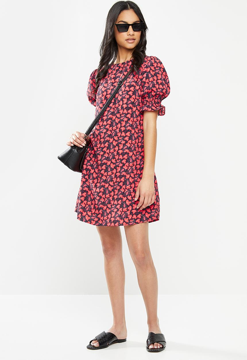 Glamorous - Petite Paisley puff sleeve dress - red 