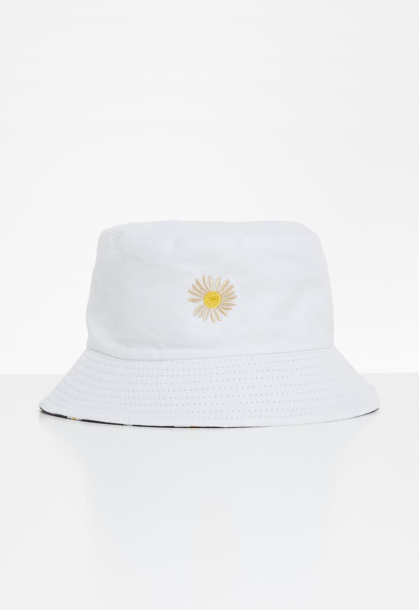 Superbalist - Reversible daisy bucket hat - white & black