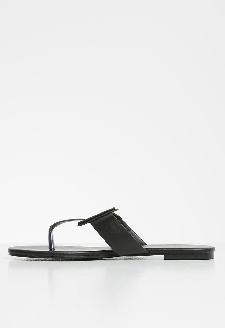 edit - Luca T-bar sandal - black