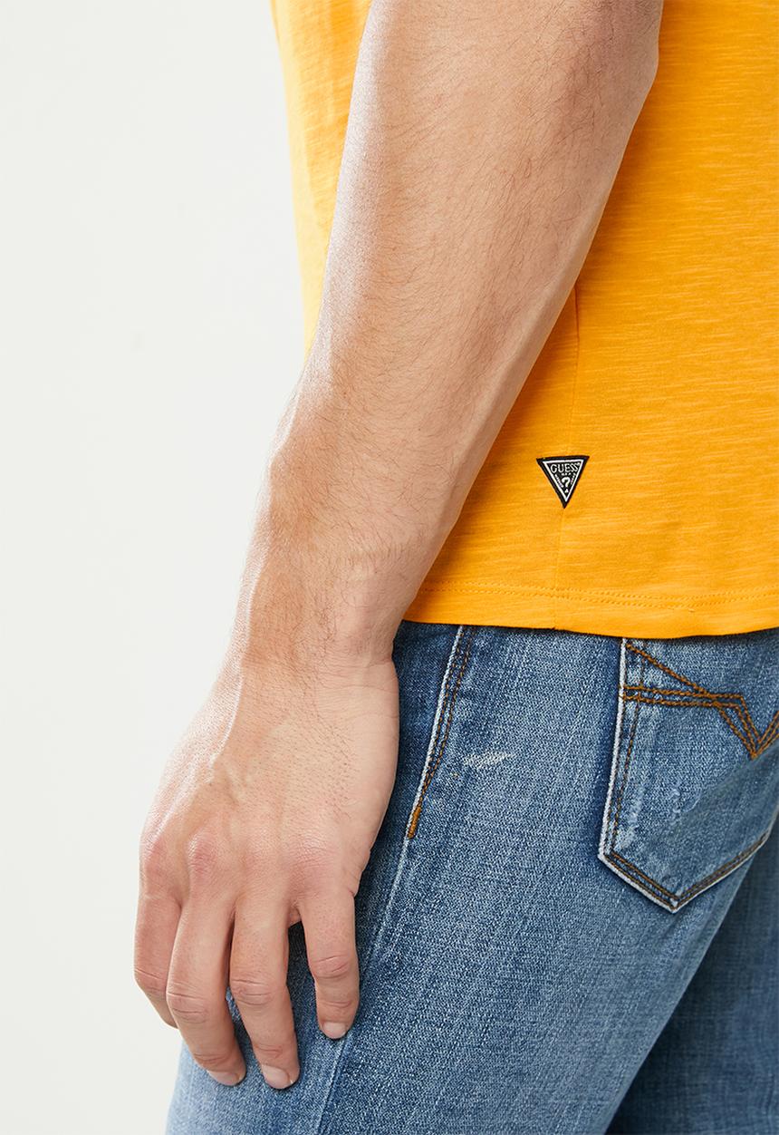 GUESS - Basic Guess Los Angeles tee - yellow