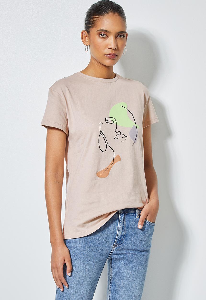 Superbalist - Printed tee- Girl with hoop earring - neutral 