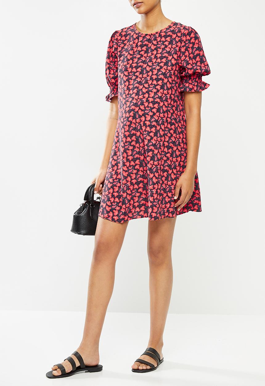 Glamorous - Maternity Paisley puff sleeve dress - red leaf