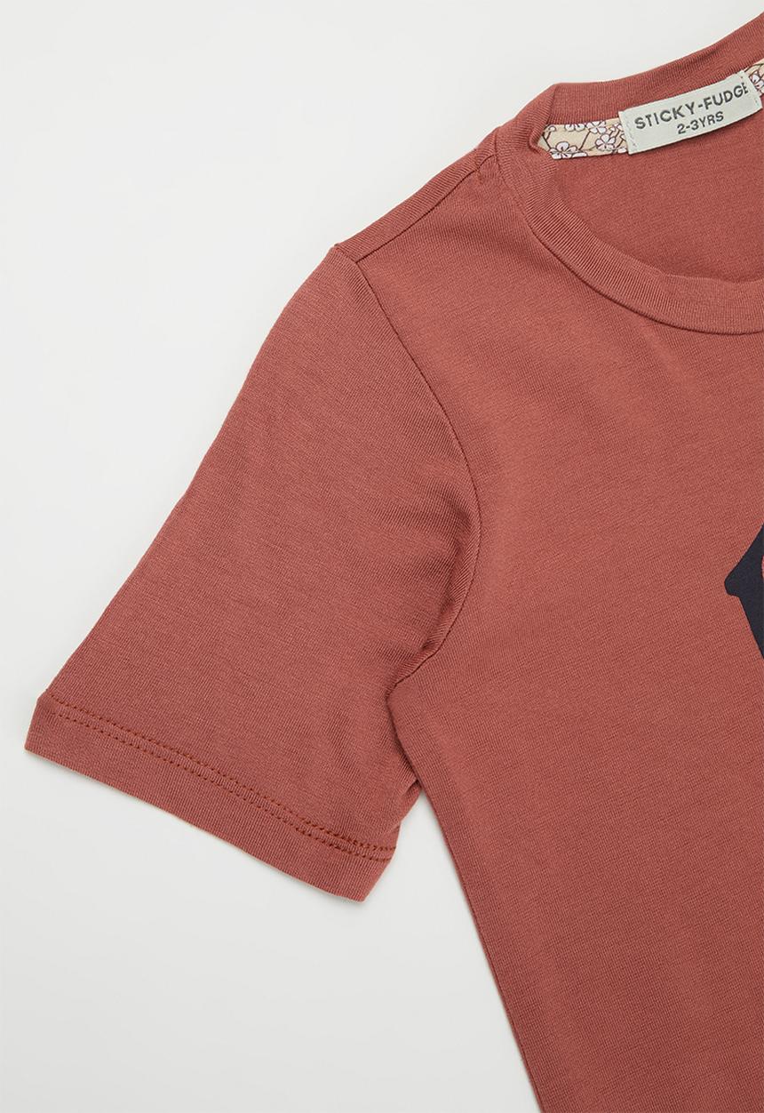 Sticky Fudge - Fintastic tee - rust