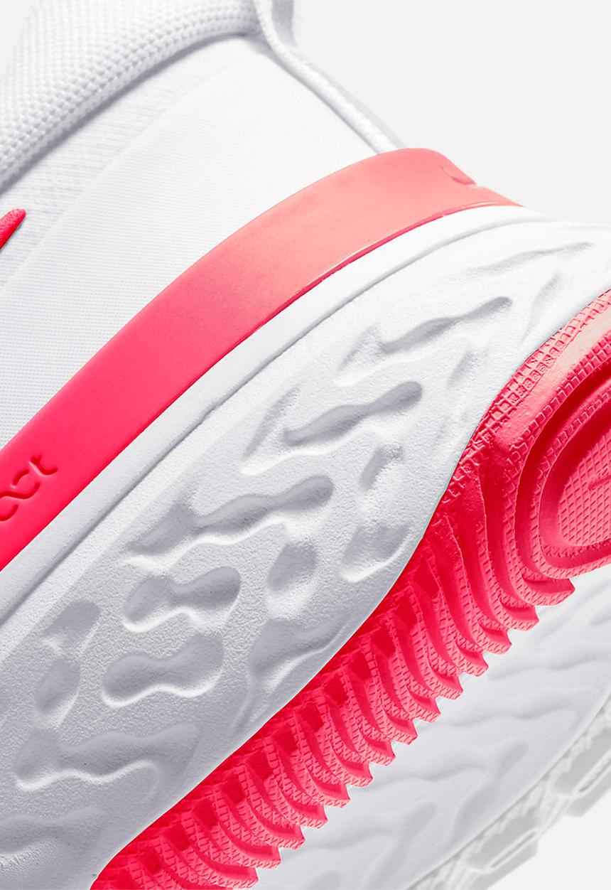 Nike - React Miler - white/photon dust/photon dust/laser crimson