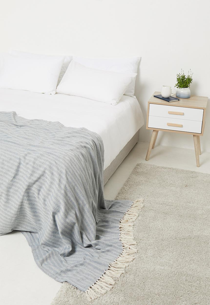 H&S - Zig zag cotton throw - blue