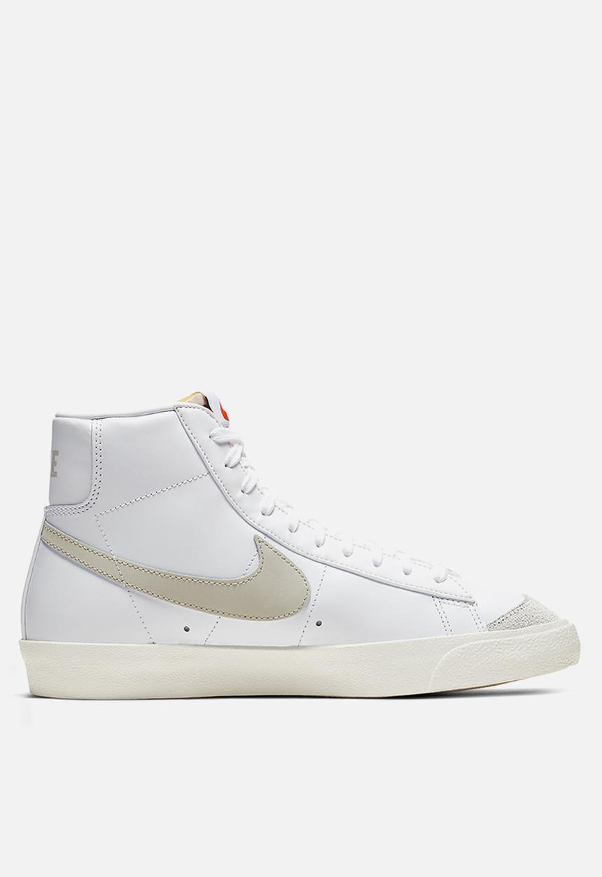 Nike - Blazer mid '77 vntg - bq6806-106 - white/light bone-sail
