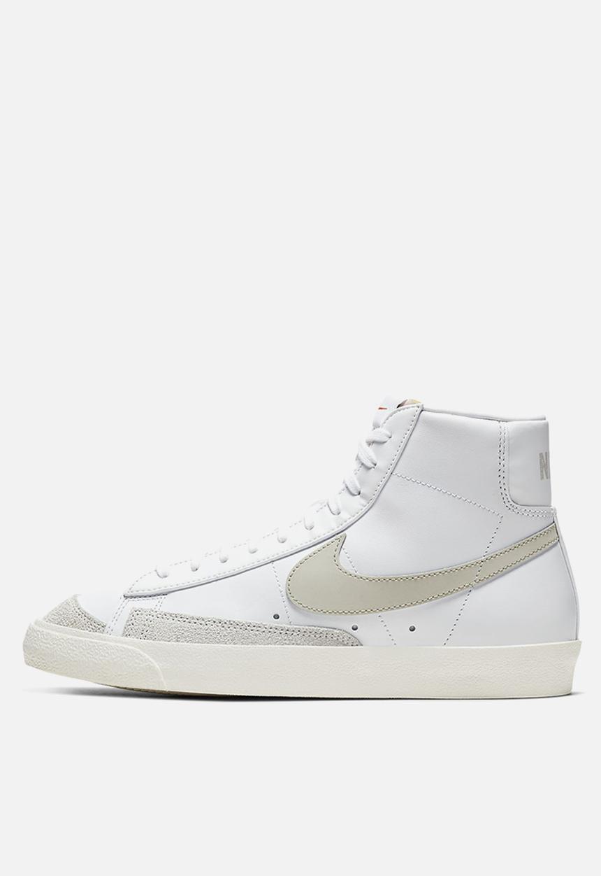 Nike - Blazer mid '77 vntg - bq6806-106 - white/light bone-sail