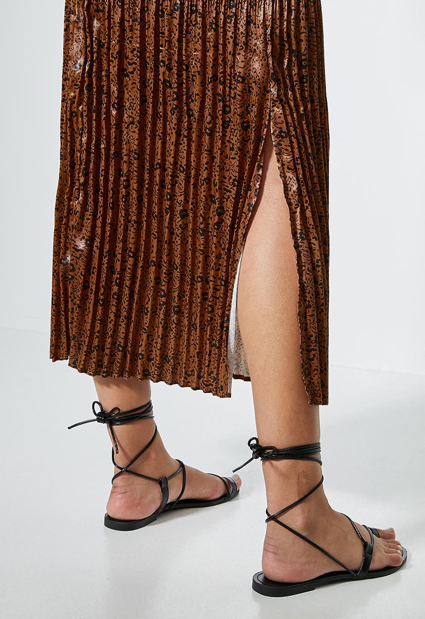 Superbalist - Side split pleated skirt - rust abstract ditsy