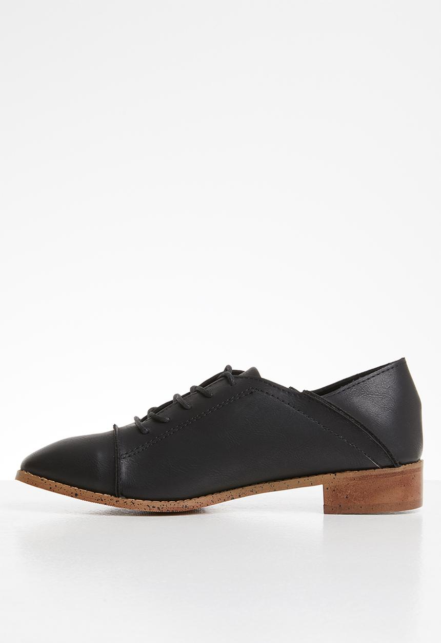 Plum - Stella brogue - black