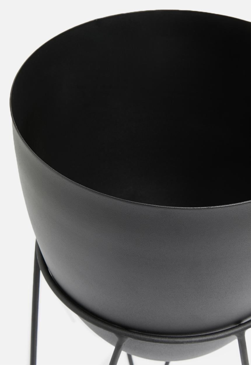 Sixth Floor - Standing egg planter - black
