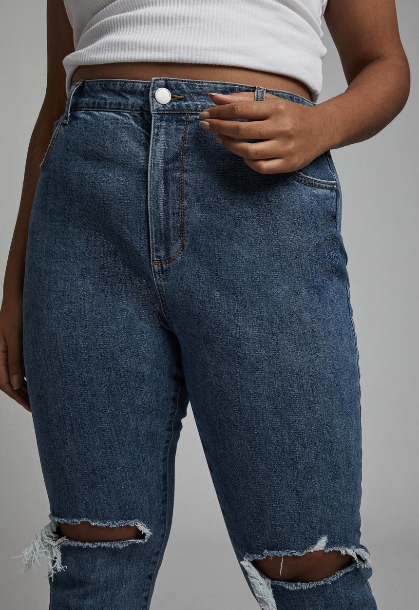 Cotton On - Curve taylor mom jean - mid blue rips