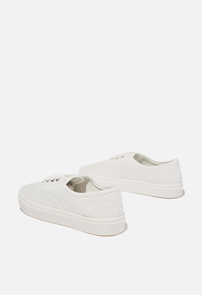 Cotton On - Jamie lace up plimsoll - white 