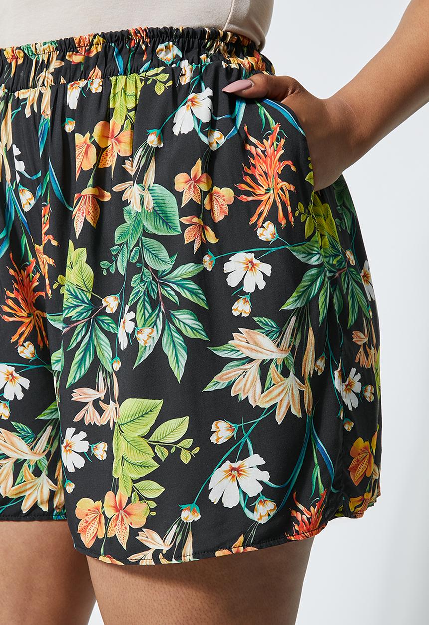Superbalist - Easy pull on shorts - black tropical