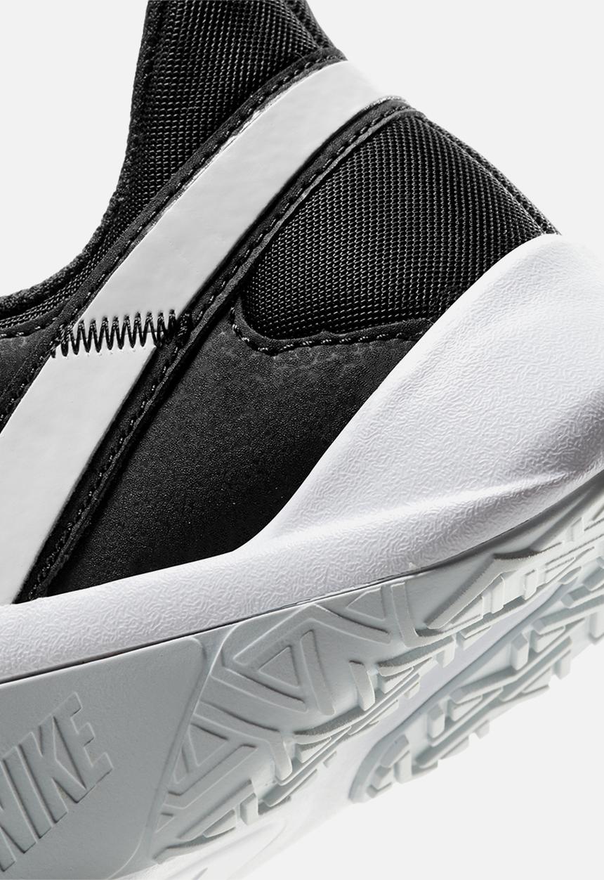 Nike - Legend essential 2 - black/white-pure platinum