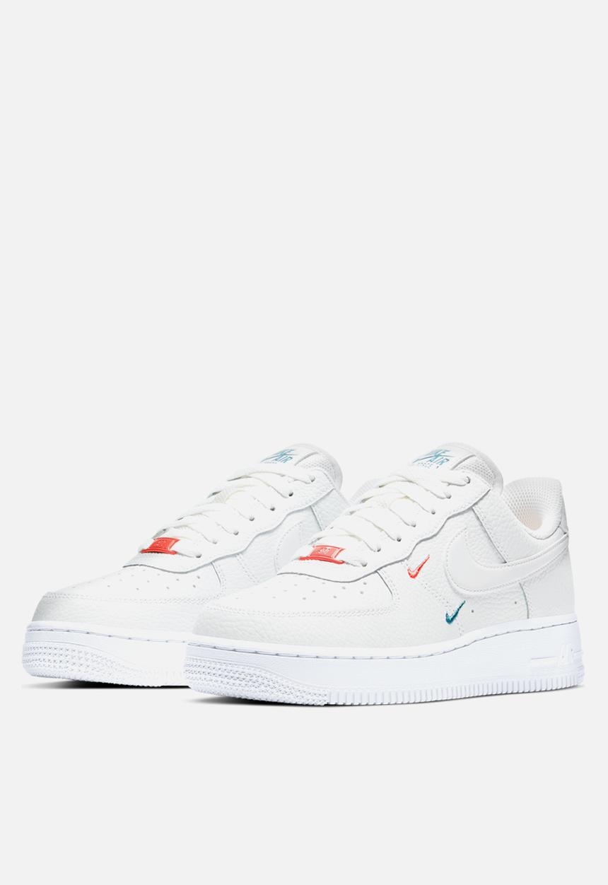 Nike - Air Force 1 '07 ESS - summit white-solar red