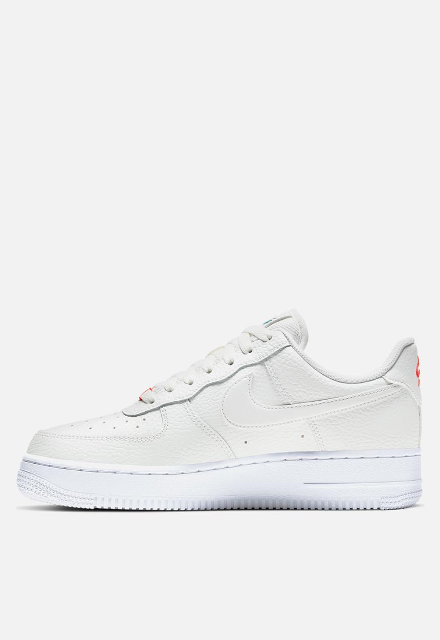 Nike - Air Force 1 '07 ESS - summit white-solar red