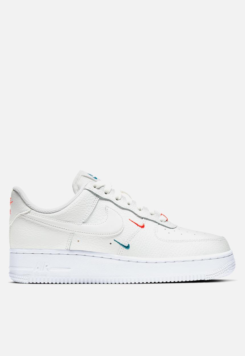 Nike - Air Force 1 '07 ESS - summit white-solar red