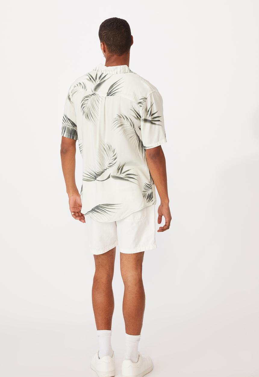 Cotton On - Short sleeve resort shirt - lily white rufio