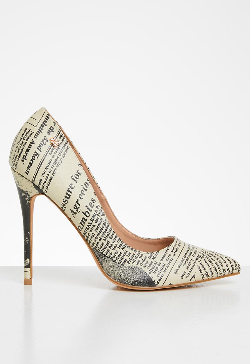 Miss Black - Press court - neutral 