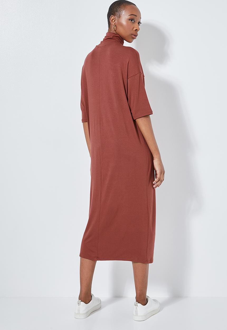 Superbalist - Turtle neck dropped shoulder dress - rust
