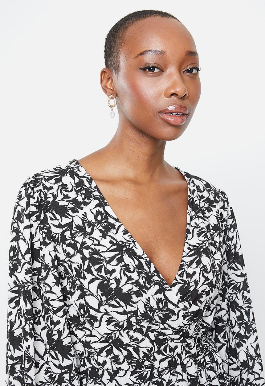 edit - Balloon sleeve wrap  blouse - black & white 