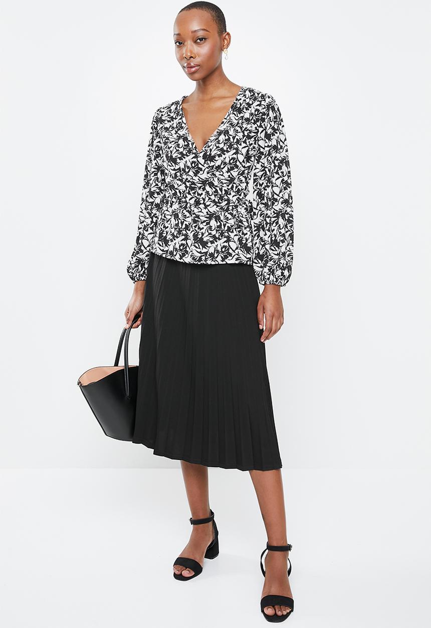 edit - Balloon sleeve wrap  blouse - black & white 