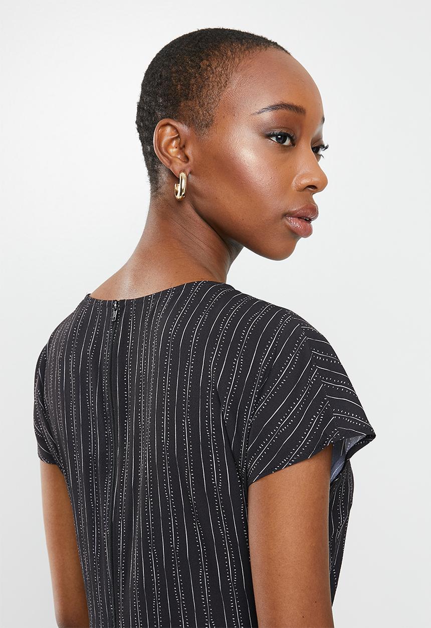 edit - V-neck wide shoulder maxi - black & cream 