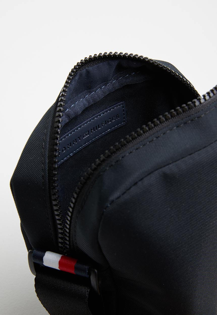Tommy Hilfiger - Th signature mini reporter - black