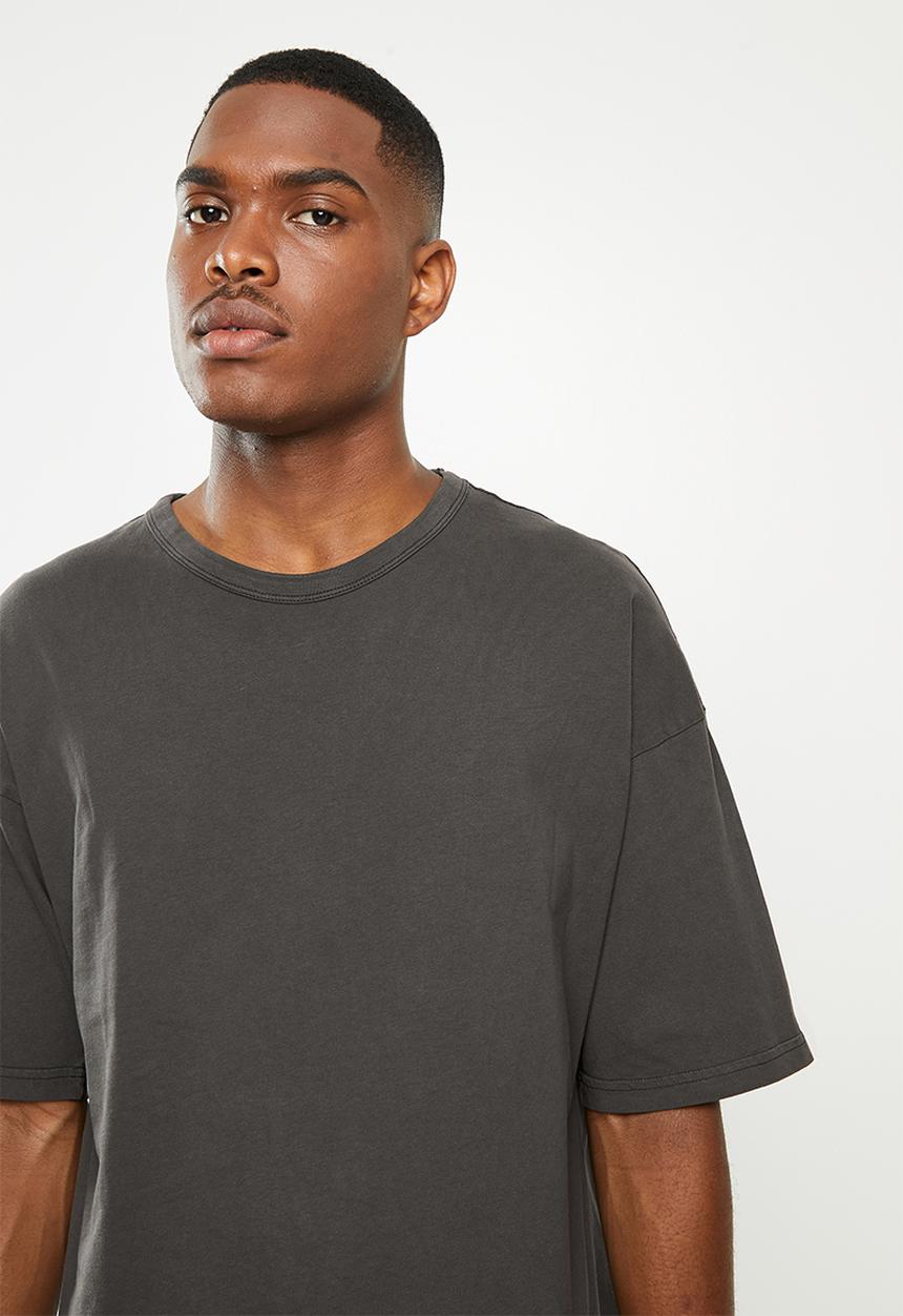 Cotton On - Droptail tee - washed black