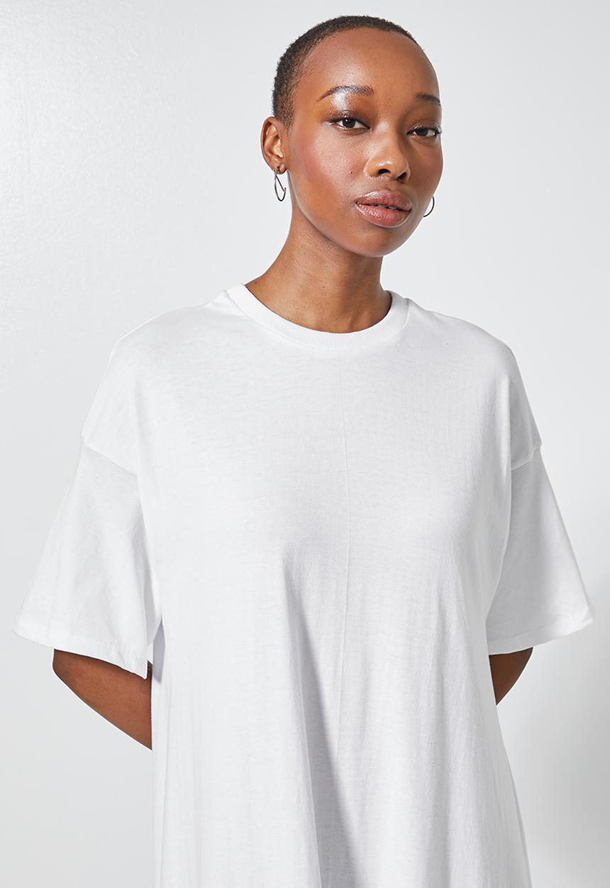 Superbalist - T-shirt dress with slit & tier detail at back - white