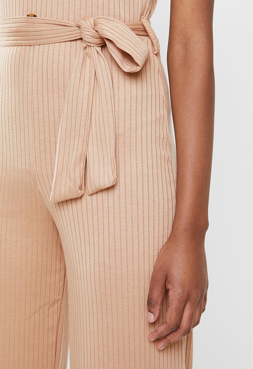 Missguided - Horn button ribbed tie belt jumpsuit - latte