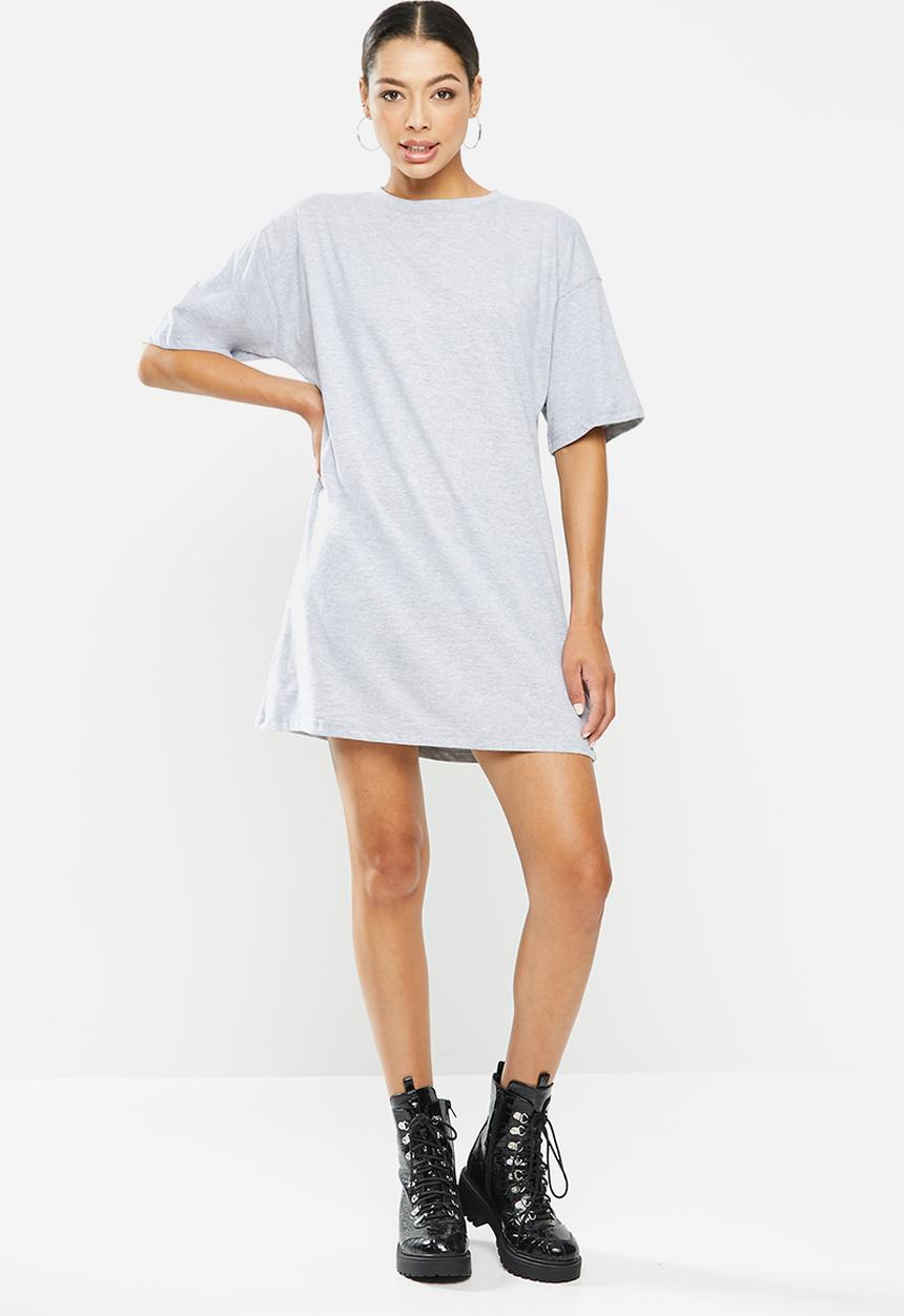 Missguided - Oversized T-shirt dress short sleeve daisy graphic - grey