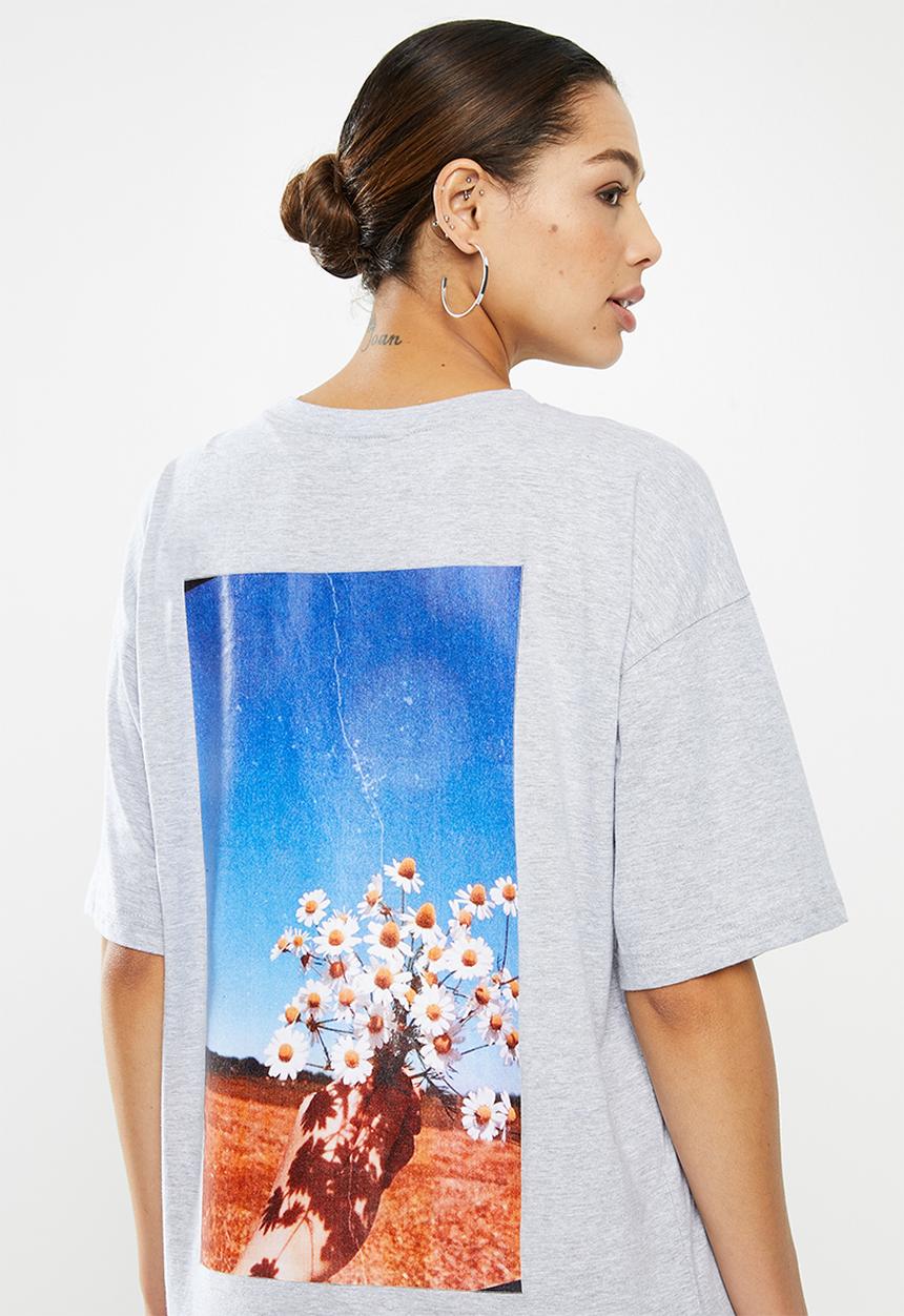 Missguided - Oversized T-shirt dress short sleeve daisy graphic - grey