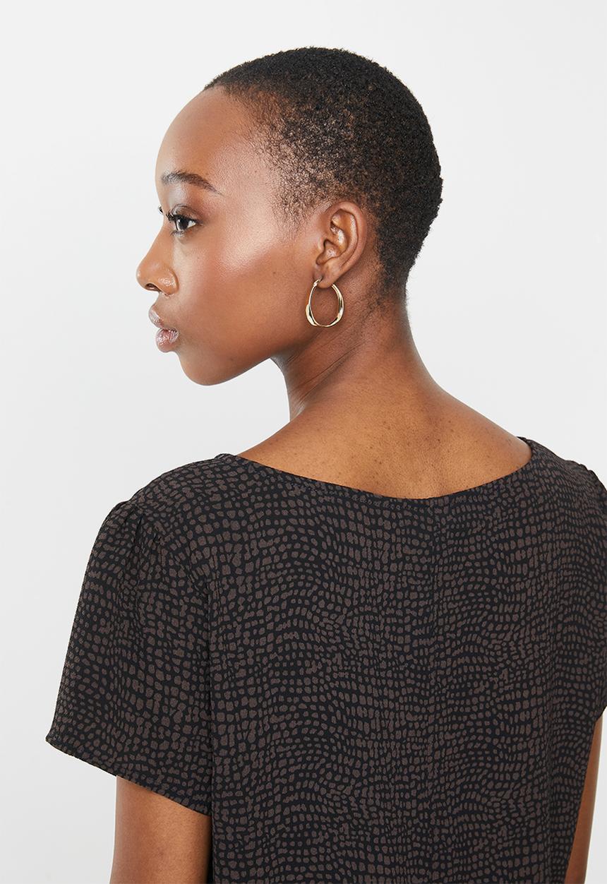 Jacqueline de Yong - Elsa short sleeve puff blouse - black & brown 