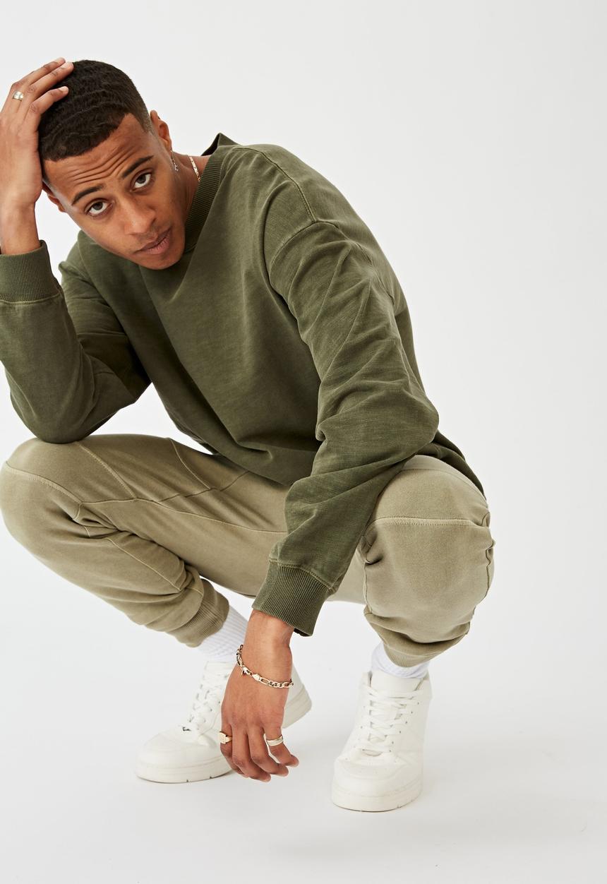 Cotton On - Pigment dyed oversized crew - washed khaki