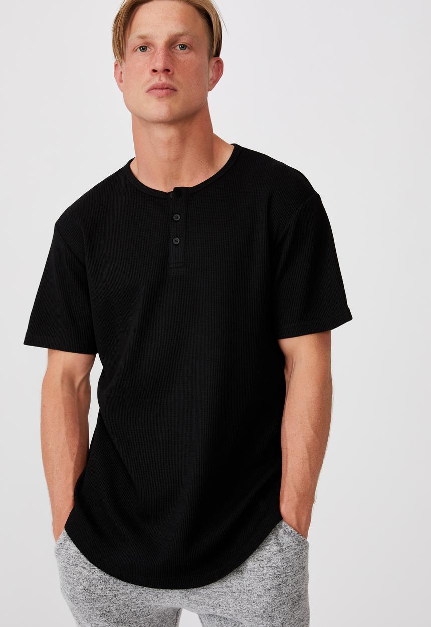 Cotton On - Longline scoop henley waffle t-shirt - black