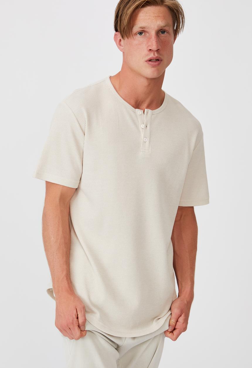 Cotton On - Longline scoop henley waffle t-shirt - bone