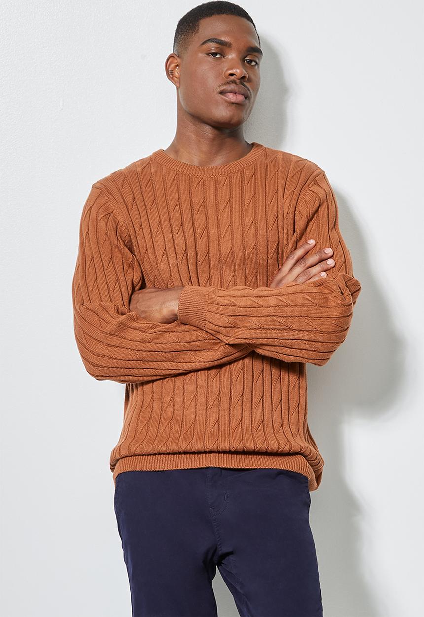 Superbalist - Regular fit cable knit jersey - tobacco