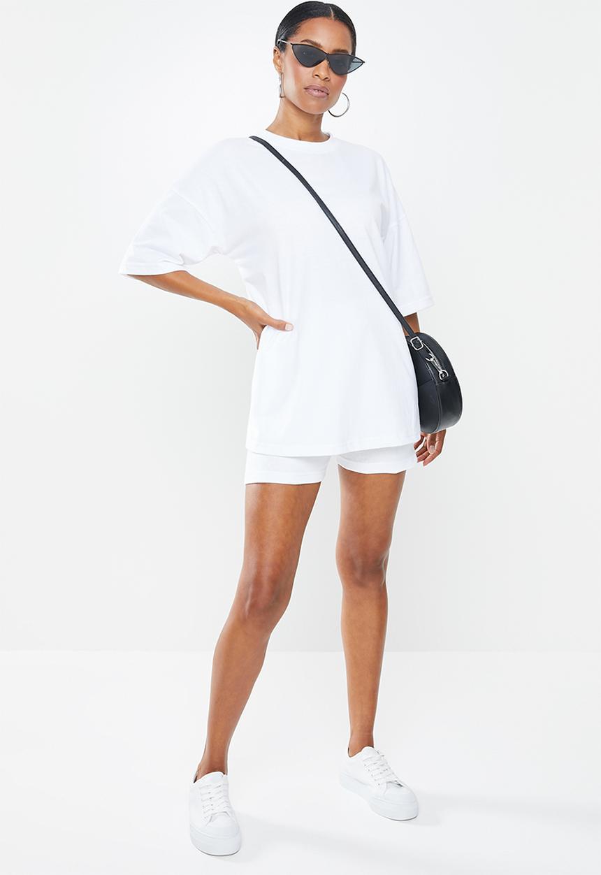 Missguided - Petite coord  T-shirt & cycling short set - white