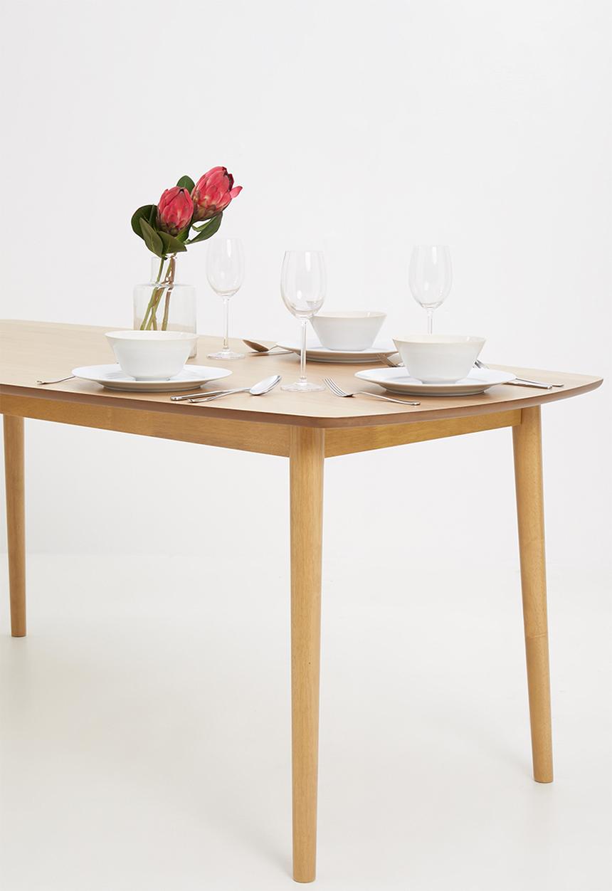 Sixth Floor - Hasting dining table - oak