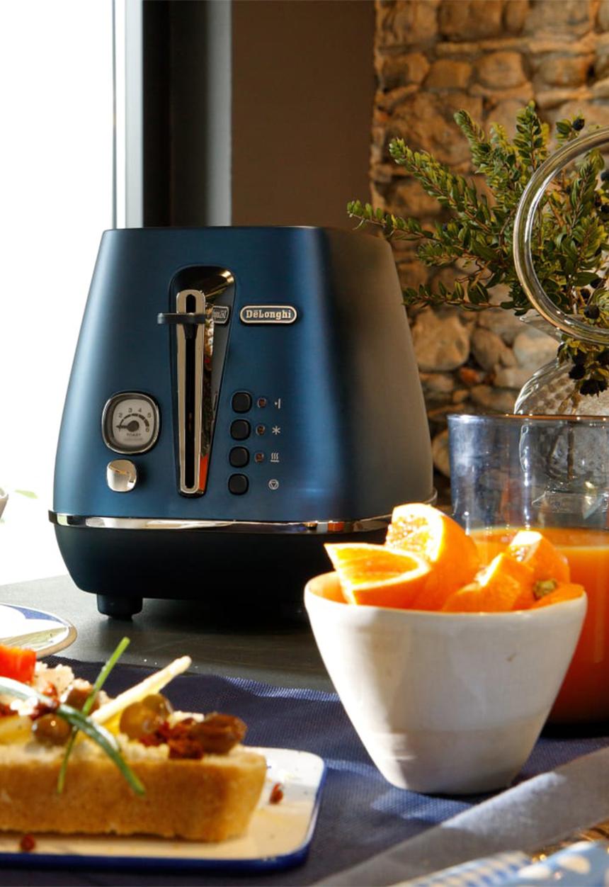 DeLonghi - Distinta Flair 2 Slice Toaster - Prestige Blue