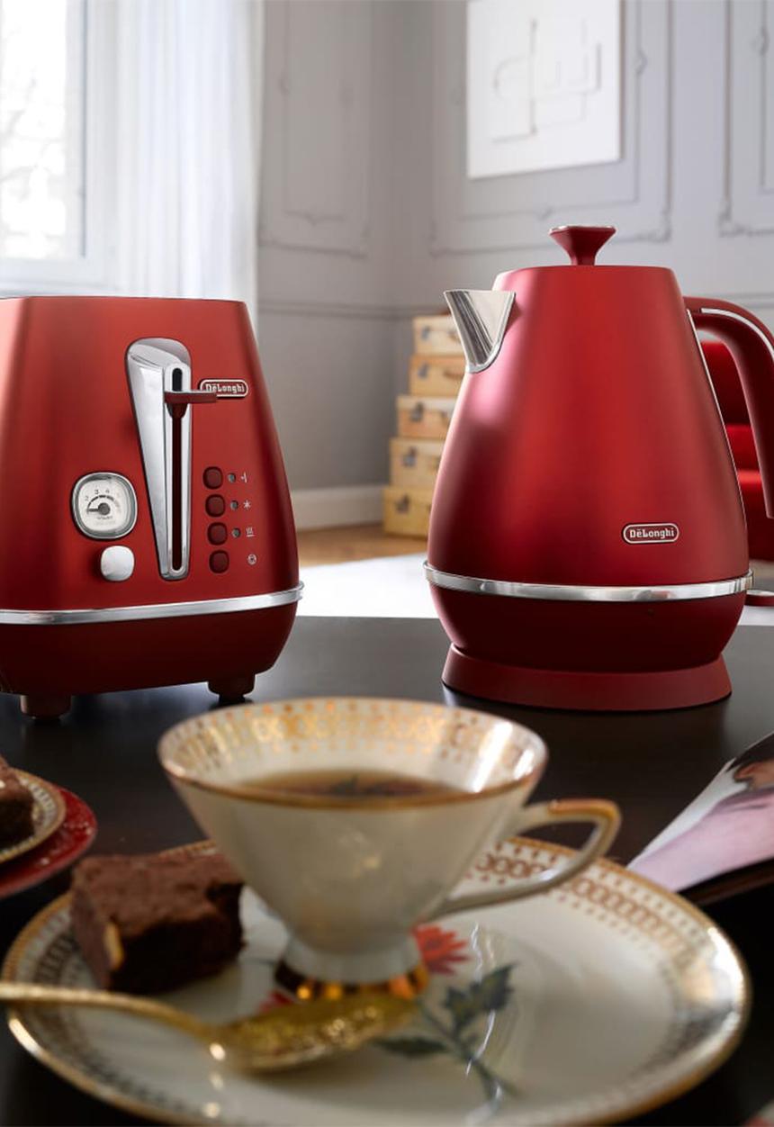 DeLonghi - Distinta flair kettle - Glamour Red