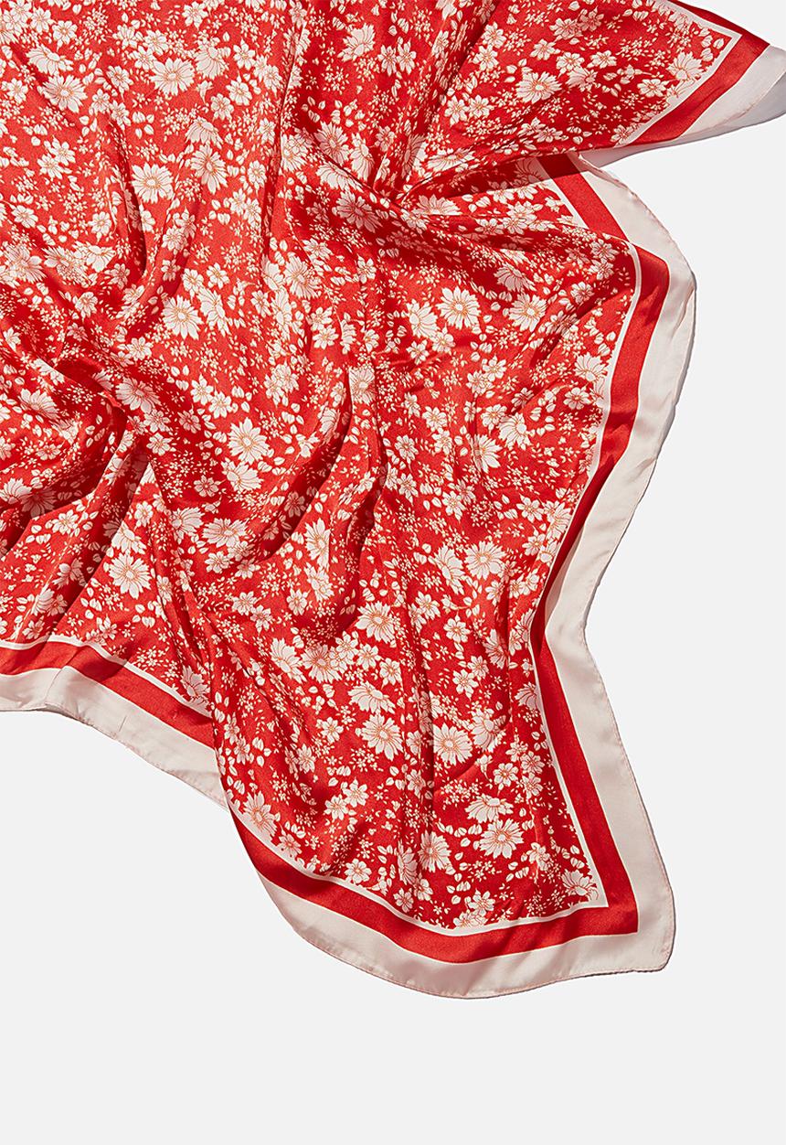Rubi - Versatile scarf - kellie ditsy lucky red