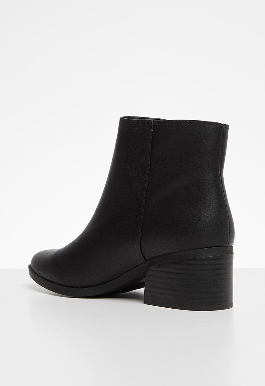 Call It Spring - Zipit boot - black